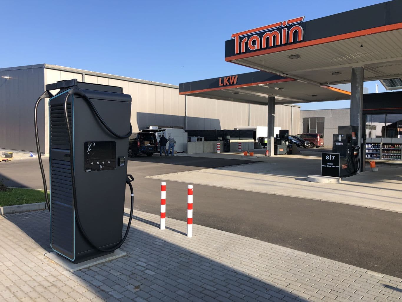 Electrical Vehicle Charge Station / Grid Boosting